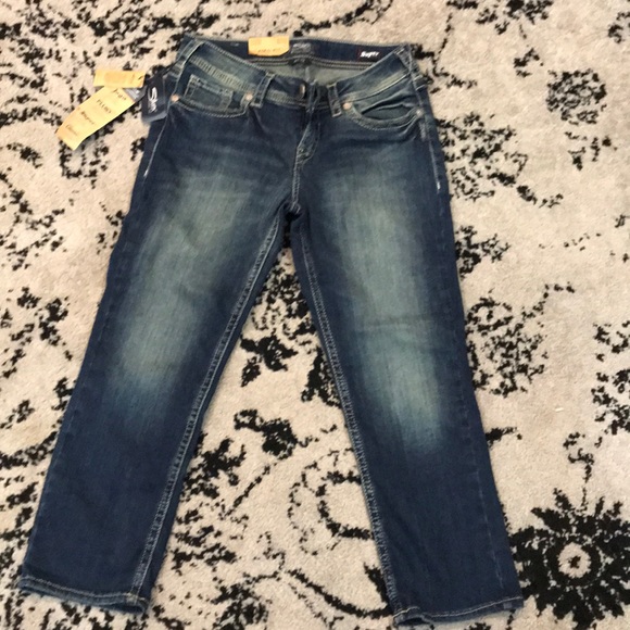 Silver Jeans Pants - NWT Silver brand mid Capri Aiko fit. W30/L22